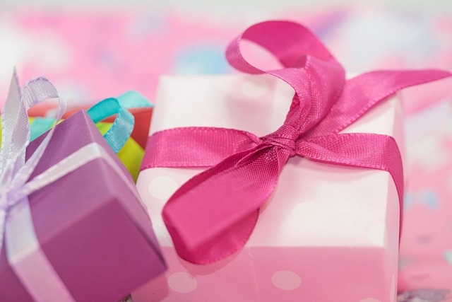 gift-640x480-8505063.jpeg